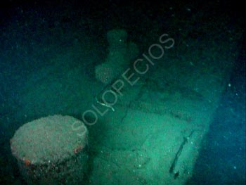 Bitas y cornamusas en cubierta